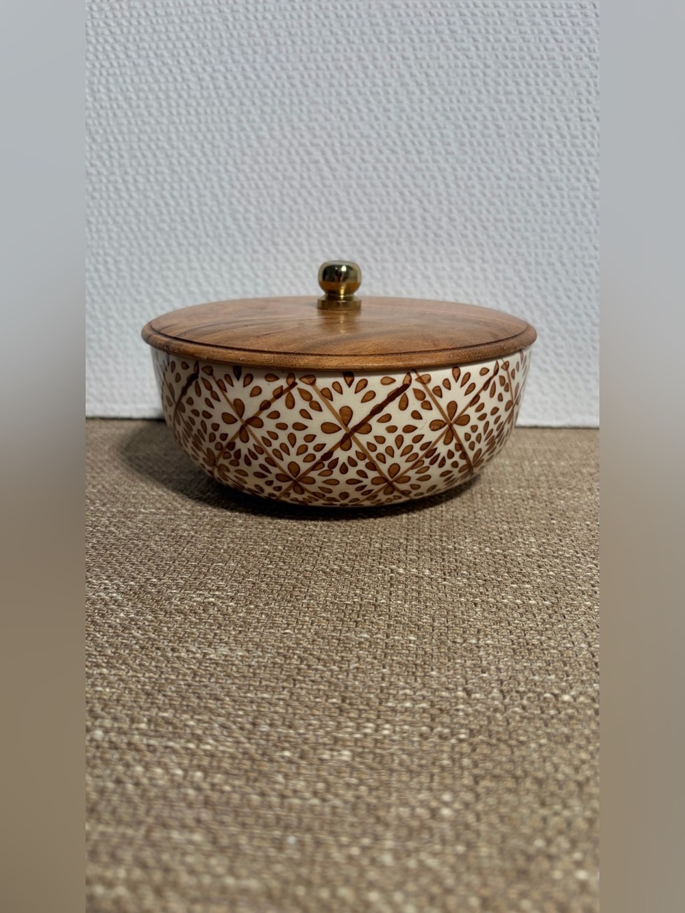 Ceramic Bowl with Wooden Sealing Lid - Hand-Painted Brown & Cream - Picture 2 of 6